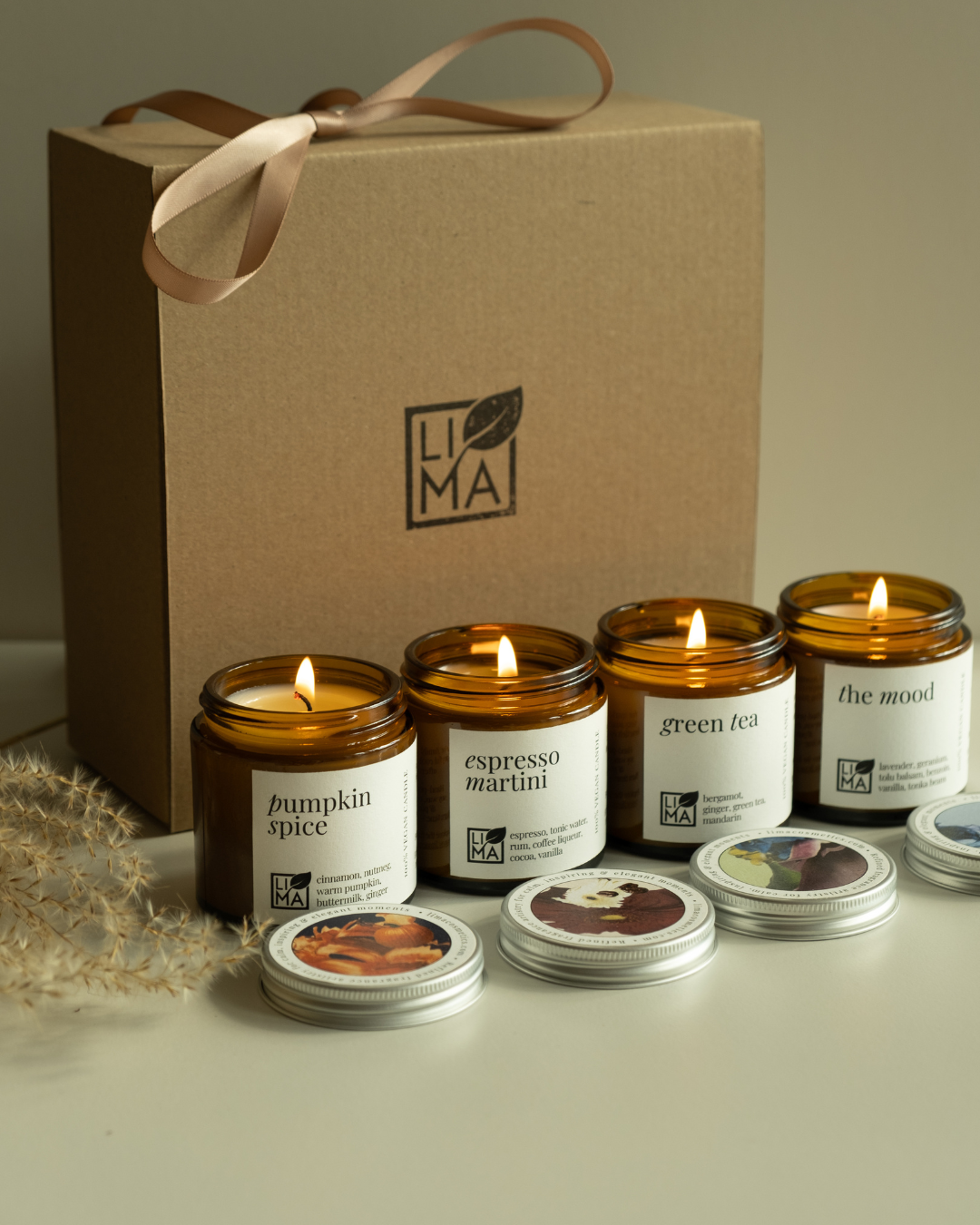 Herbst Duftkerzen Set – 4 handgegossene Sojawachskerzen im bernsteinfarbenen Glas