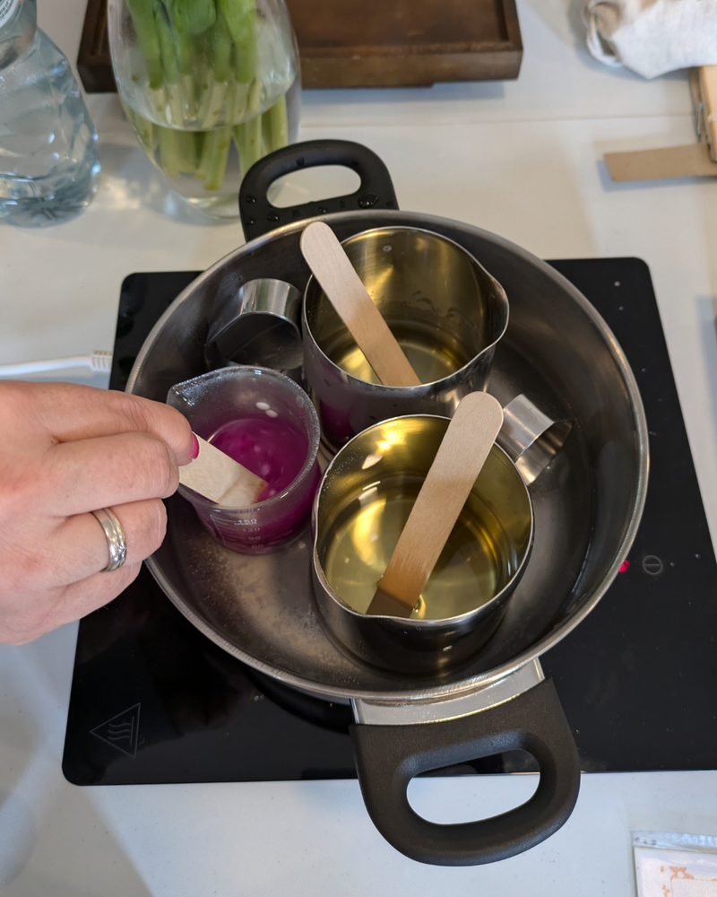 
                  
                    Kerze selber machen Workshop in Berlin
                  
                