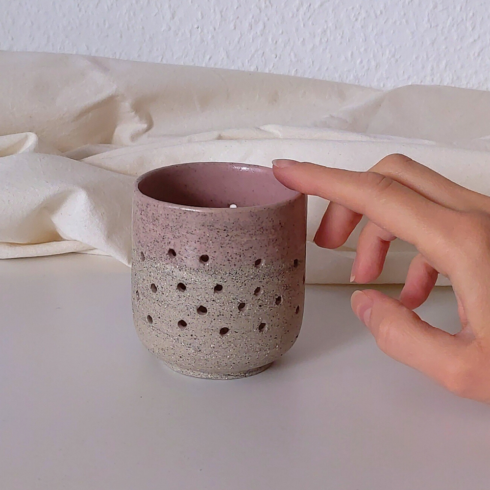 
                  
                    Keramik Teelichthalter mit Löchern
                  
                
