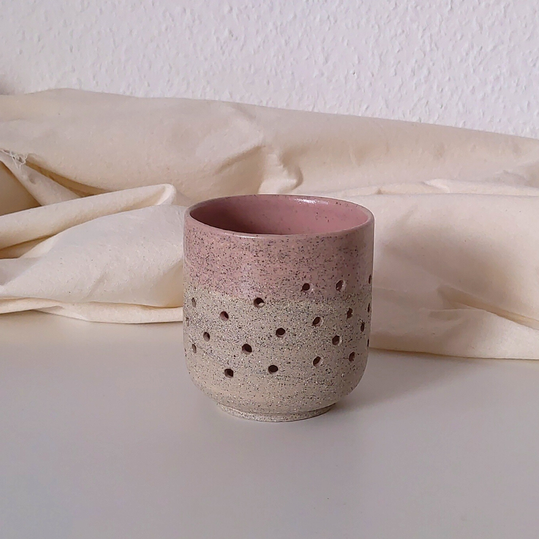 
                  
                    Handgemachte Keramik
                  
                